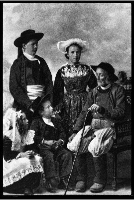 Environs de Chateaulin On attend le conte de grandpere Dastum